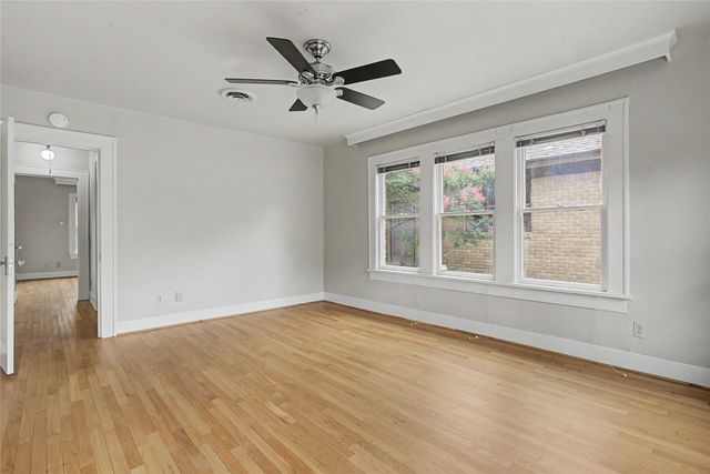 3913 W 4th Street, Fort Worth, TX 76107