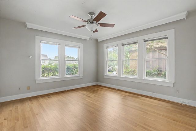 3913 W 4th Street, Fort Worth, TX 76107