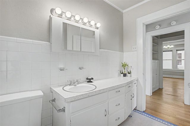 3913 W 4th Street, Fort Worth, TX 76107
