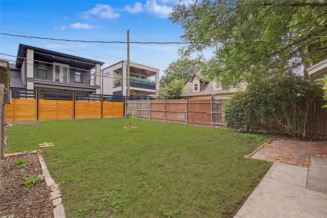 3913 W 4th Street, Fort Worth, TX 76107