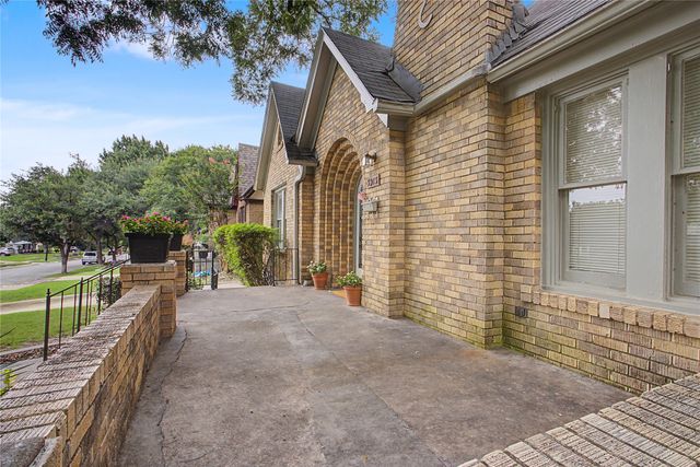 3913 W 4th Street, Fort Worth, TX 76107