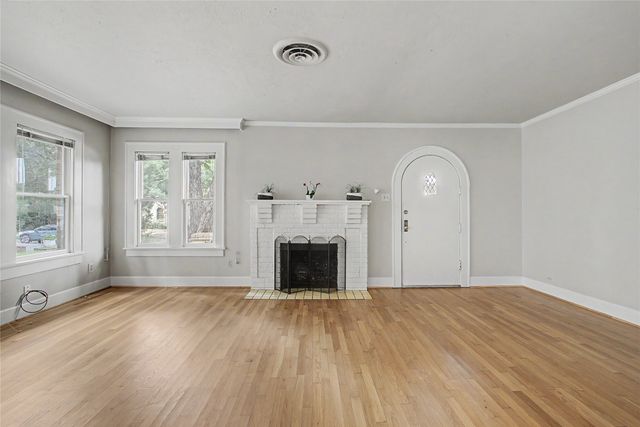 3913 W 4th Street, Fort Worth, TX 76107