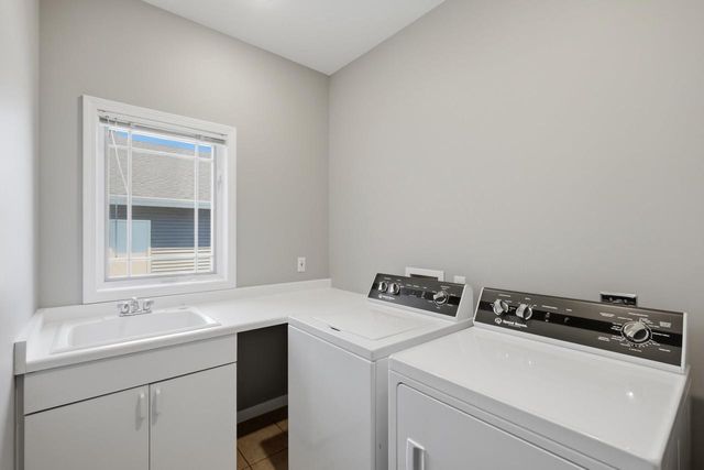 907 Cambridge Drive, Janesville, WI 53548