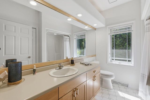 907 Cambridge Drive, Janesville, WI 53548