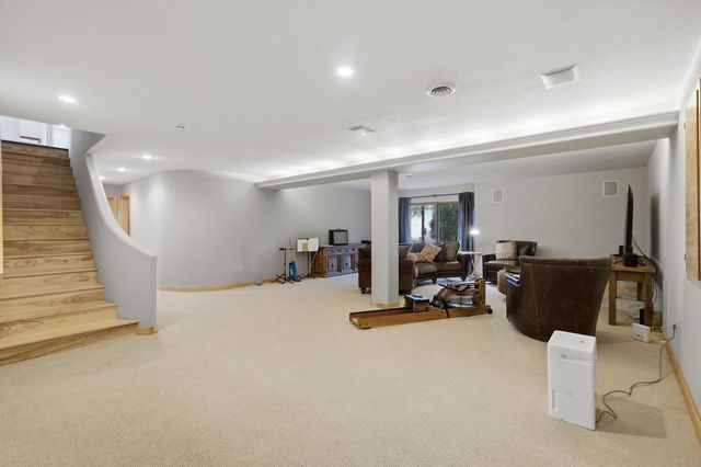 907 Cambridge Drive, Janesville, WI 53548