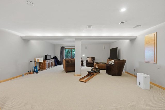 907 Cambridge Drive, Janesville, WI 53548