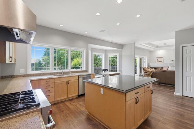 907 Cambridge Drive, Janesville, WI 53548