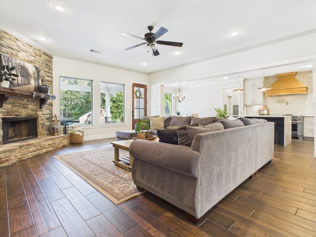 1726 Browders Loop E, New Waverly, TX 77358