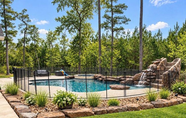 1726 Browders Loop E, New Waverly, TX 77358
