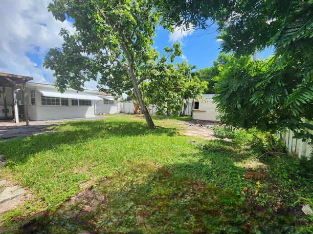 8760 NW 14TH Street, Pembroke Pines, FL 33024