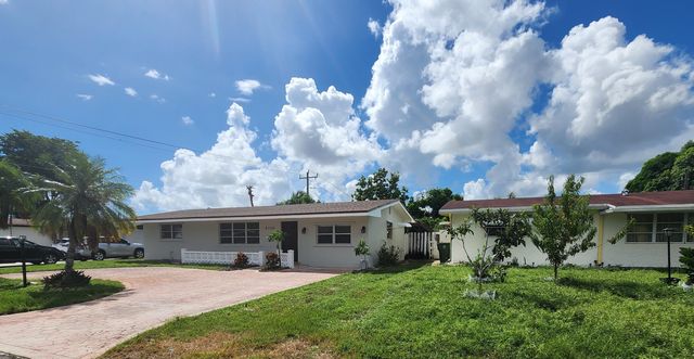8760 NW 14TH Street, Pembroke Pines, FL 33024