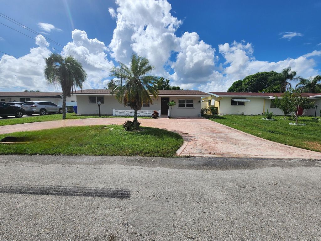 8760 NW 14TH Street, Pembroke Pines, FL 33024