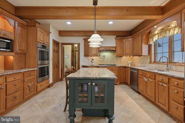 231 HILL RD, Elverson, PA 19520