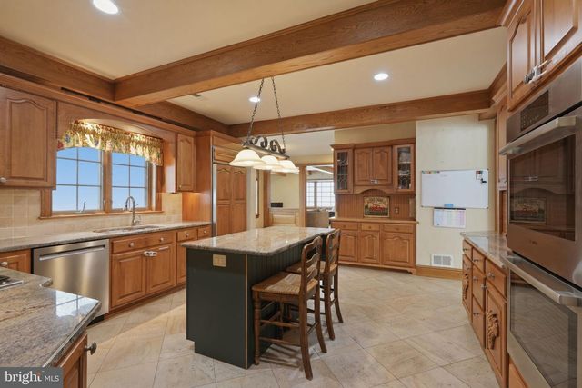 231 HILL RD, Elverson, PA 19520