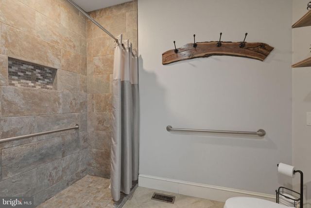 231 HILL RD, Elverson, PA 19520