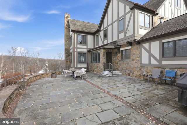 231 HILL RD, Elverson, PA 19520