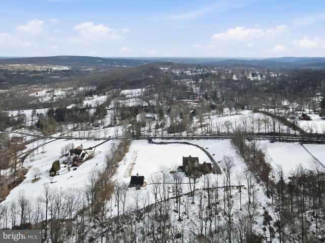 231 HILL RD, Elverson, PA 19520