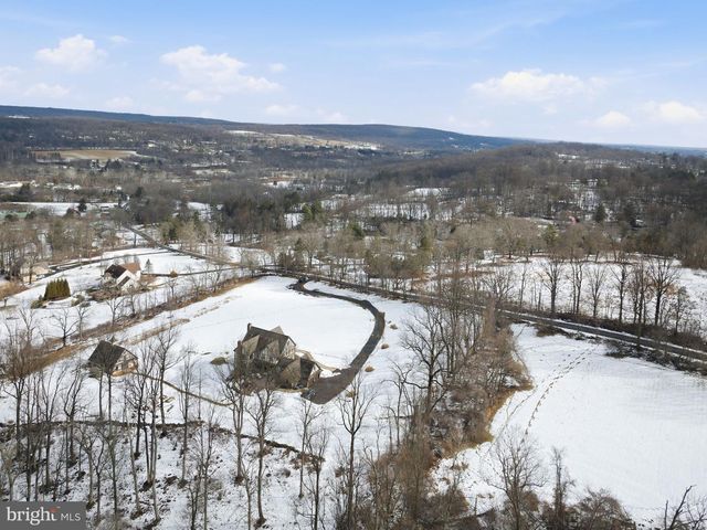 231 HILL RD, Elverson, PA 19520