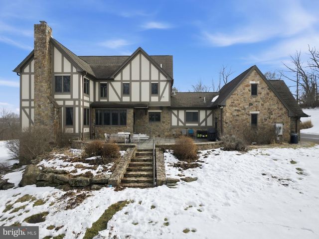 231 HILL RD, Elverson, PA 19520