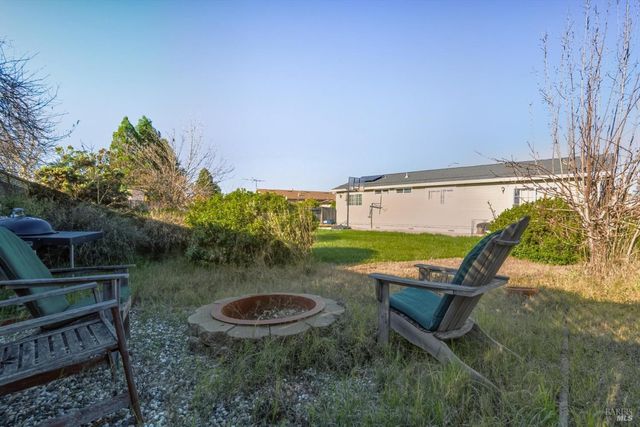 1280 Saint Francis Dr, Petaluma, CA 94954