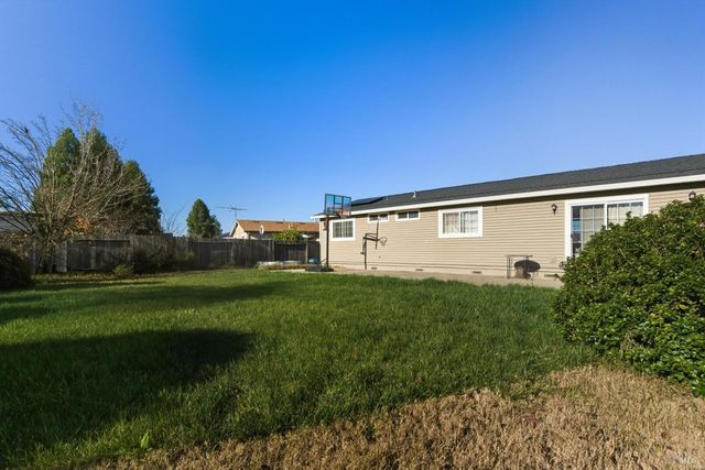 1280 Saint Francis Dr, Petaluma, CA 94954