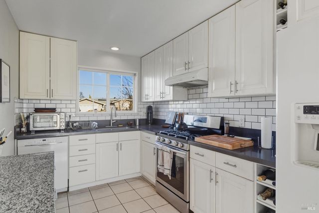 1280 Saint Francis Dr, Petaluma, CA 94954