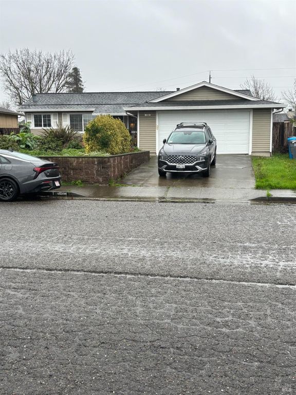 1280 Saint Francis Dr, Petaluma, CA 94954