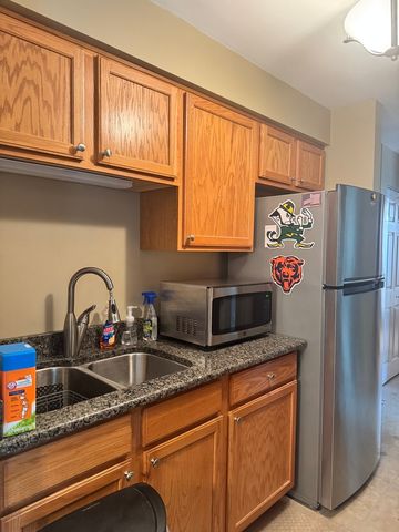 6023 W 64th Place 9, Chicago, IL 60638