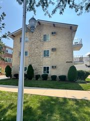 6023 W 64th Place 9, Chicago, IL 60638