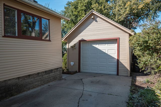 843 Pearl Street, Aurora, IL 60505