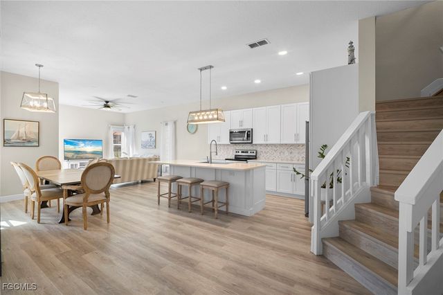 9049 spring mountain WAY, Fort Myers, FL 33908