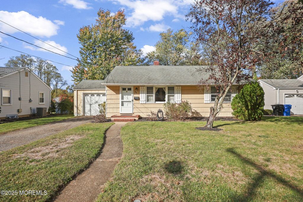 35 Crestview Drive, Middletown, NJ 07748