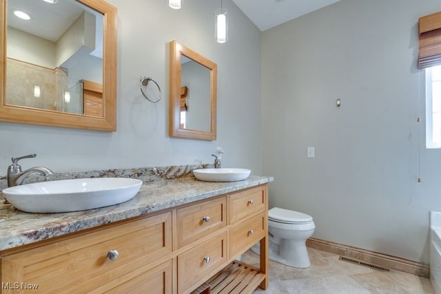 2286 Bent Branch Court, Akron, OH 44333