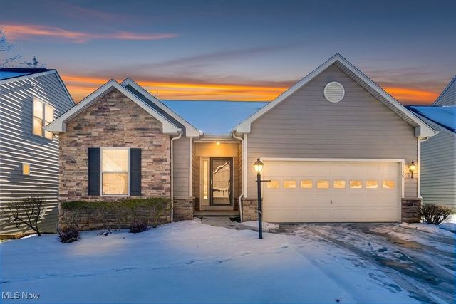 2286 Bent Branch Court, Akron, OH 44333