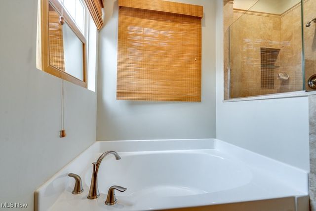 2286 Bent Branch Court, Akron, OH 44333