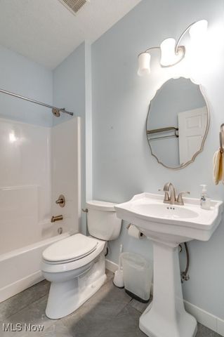 2286 Bent Branch Court, Akron, OH 44333