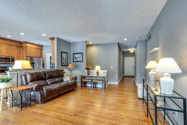 2286 Bent Branch Court, Akron, OH 44333