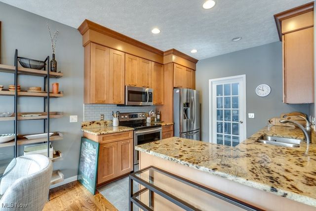 2286 Bent Branch Court, Akron, OH 44333