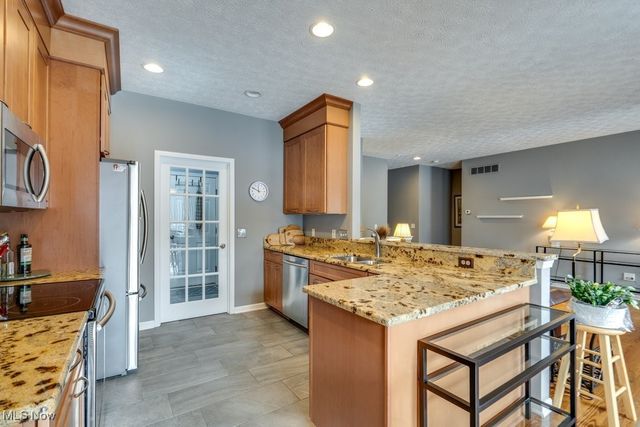 2286 Bent Branch Court, Akron, OH 44333