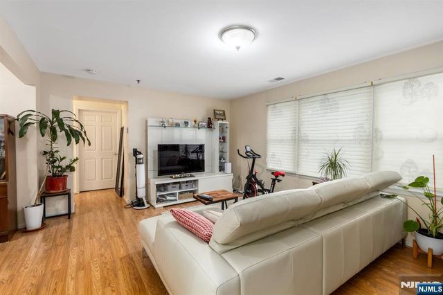 428 Grand Avenue 2C, Palisades Park, NJ 07650