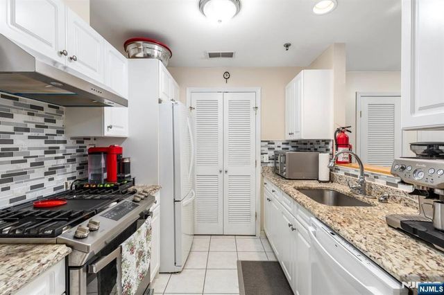 428 Grand Avenue 2C, Palisades Park, NJ 07650