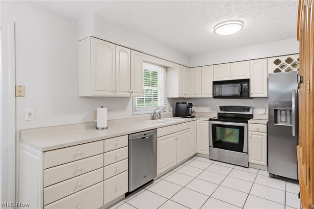 7003 White Oak Drive, Hubbard, OH 44425
