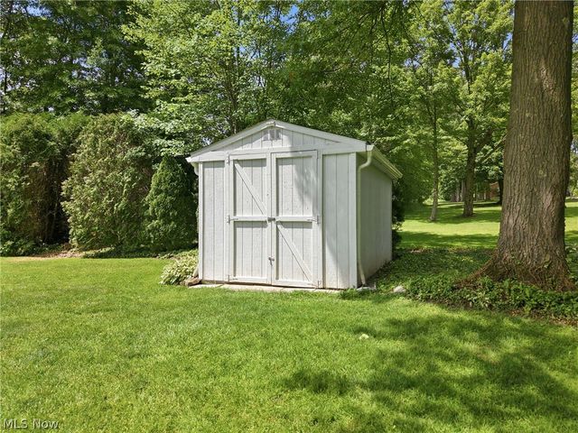 7003 White Oak Drive, Hubbard, OH 44425