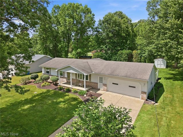 7003 White Oak Drive, Hubbard, OH 44425