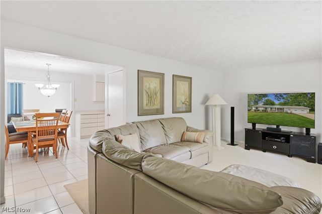 7003 White Oak Drive, Hubbard, OH 44425