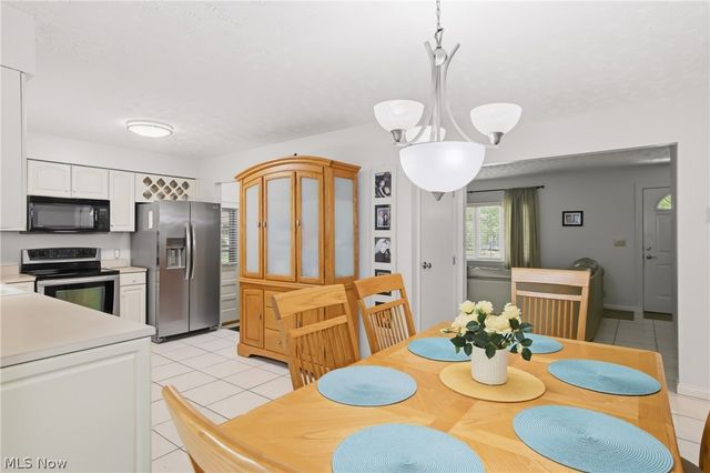 7003 White Oak Drive, Hubbard, OH 44425