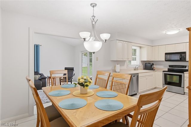 7003 White Oak Drive, Hubbard, OH 44425