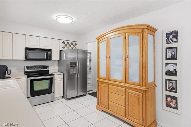 7003 White Oak Drive, Hubbard, OH 44425