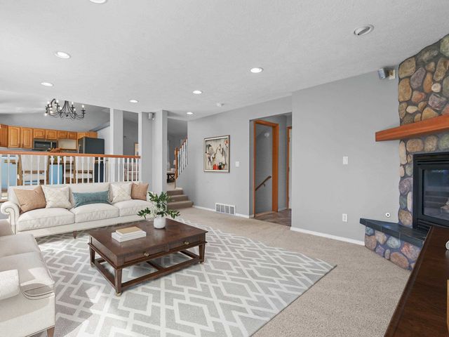 7902 E Woodland Park Dr, Spokane, WA 99212