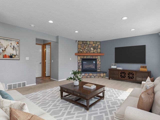 7902 E Woodland Park Dr, Spokane, WA 99212